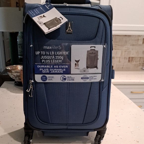 NWT Travelpro Max Lite Carry On Suitcase - Picture 1 of 13